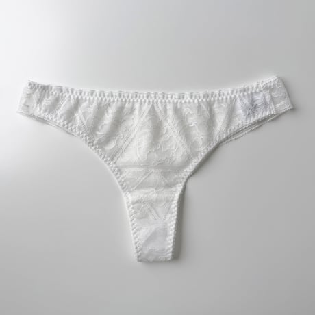 Amary Thong｜White