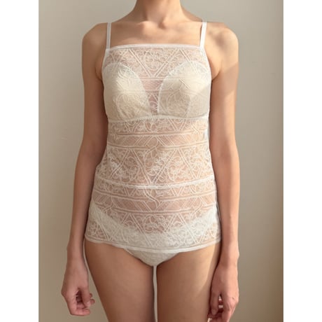Amary Strap BraCamisole（パッド込み）｜White