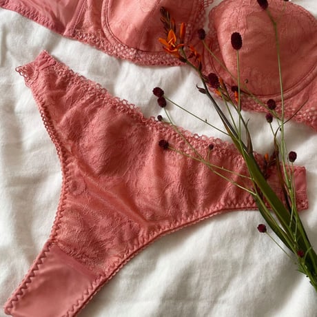 Calla Lily Thong｜Coral