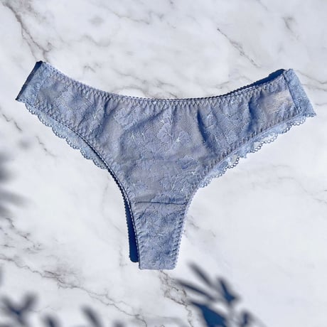 Viola Thong｜Blue