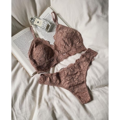 Peony Thong｜Moca