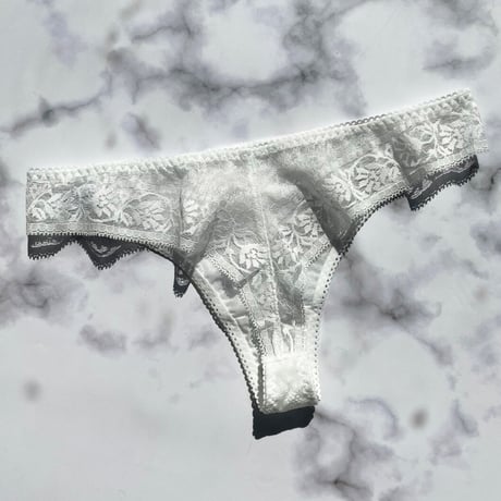 Freesia Thong｜White