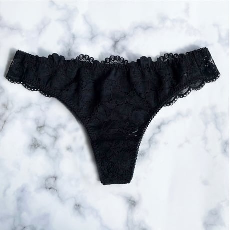 Peony Thong｜Black