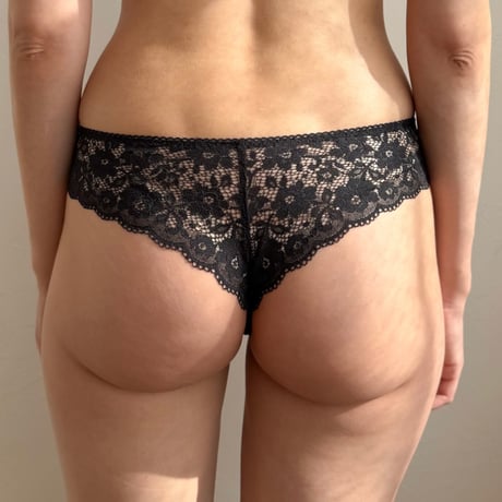 Caron Thong｜Black