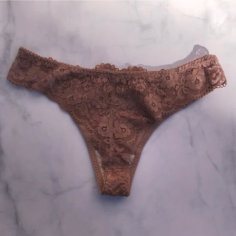 Peony Thong｜Moca