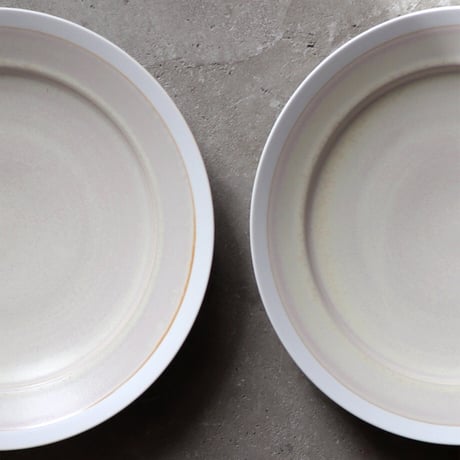 yumiko iihoshi porcelain　with 4　24 plate  ( beige )