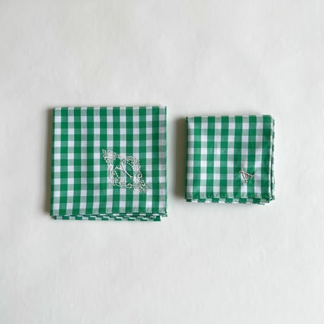 イニシャル刺繍ギンガムチェックの小さめハンカチ（GREEN*WHITE）