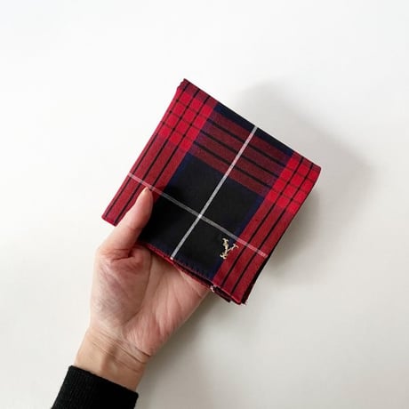 イニシャル刺繍チェックのハンカチ（BLACK*RED）