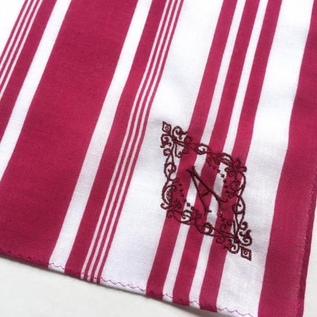 イニシャル刺繍STRIPEハンカチ（RASPBERRY）