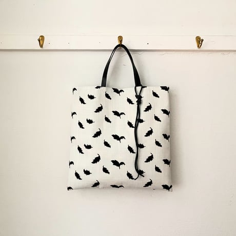 スイス製ヴィンテージ刺繍生地のLPトートバッグ（WHITE * BLACK Embroidery） | SANDÉMEREEN