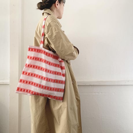 スイス製ヴィンテージ生地のシアートートバッグ（WHITE*RED）