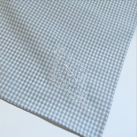 イニシャル刺繍ギンガムチェックのハンカチ（MIST*WHITE）