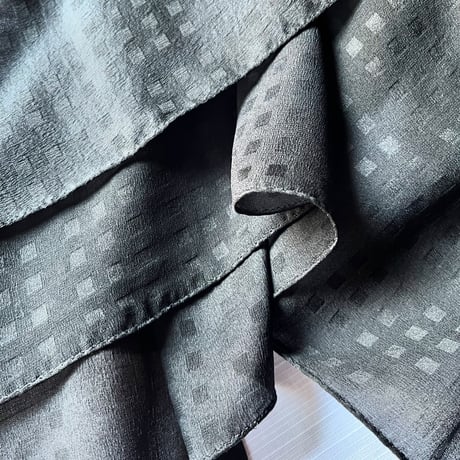 フランス製ヴィンテージ生地の大判シルクスカーフ（BLACK Square Jacguard） | SANDÉMEREEN