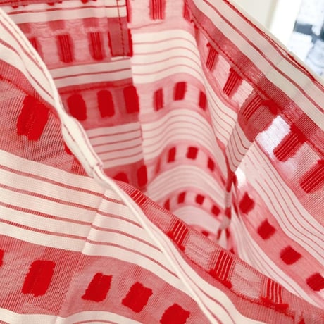 スイス製ヴィンテージ生地のシアートートバッグ（WHITE*RED）
