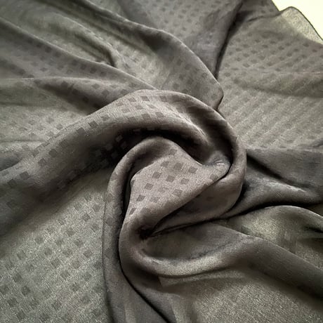 フランス製ヴィンテージ生地の大判シルクスカーフ（BLACK Square Jacguard） | SANDÉMEREEN