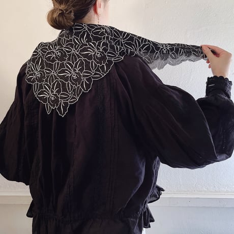 エンブロイダリーレースミニスカーフ（BLACK * WHITE Embroidery）