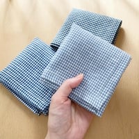 フレンチリネンギンガムチェックのハンカチ（SMOKY BLUE）