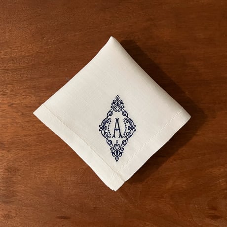 イニシャル刺繍リネンハンカチ（リネン亜麻100%）