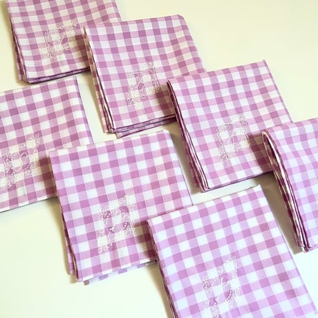 イニシャル刺繍ギンガムチェックのハンカチ（LILA*WHITE）
