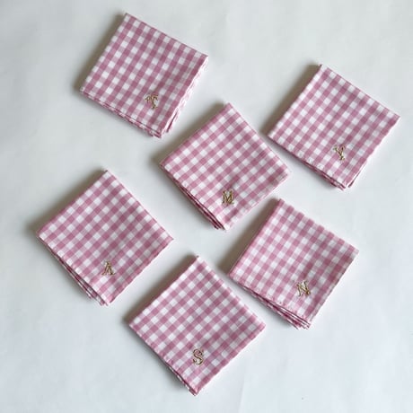 イニシャル刺繍ギンガムチェックの小さめハンカチ（PINK*WHITE）