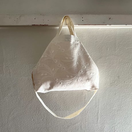 スイス製ヴィンテージ刺繍生地のショルダートートバッグ（WHITE * Botanical Flow Embroidery）