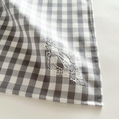 イニシャル刺繍ギンガムチェックのハンカチ（GREY*WHITE）