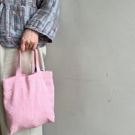 スイス製ヴィンテージ刺繍生地のトートバッグ（Meringue PINK） | SANDÉMEREEN