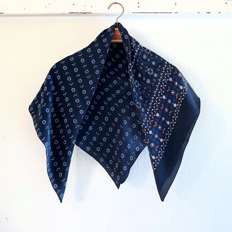 イタリア製ヴィンテージ生地のシルクスカーフ（NAVY Chinz