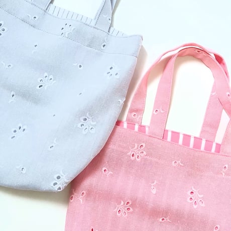 スイス製ヴィンテージ刺繍生地のトートバッグ（Meringue PINK） | SANDÉMEREEN