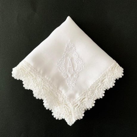 【予約注文】イニシャル刺繍レースハンカチ（WHITE）※発送予定日は商品説明をご確認ください / ブライダルハンカチ