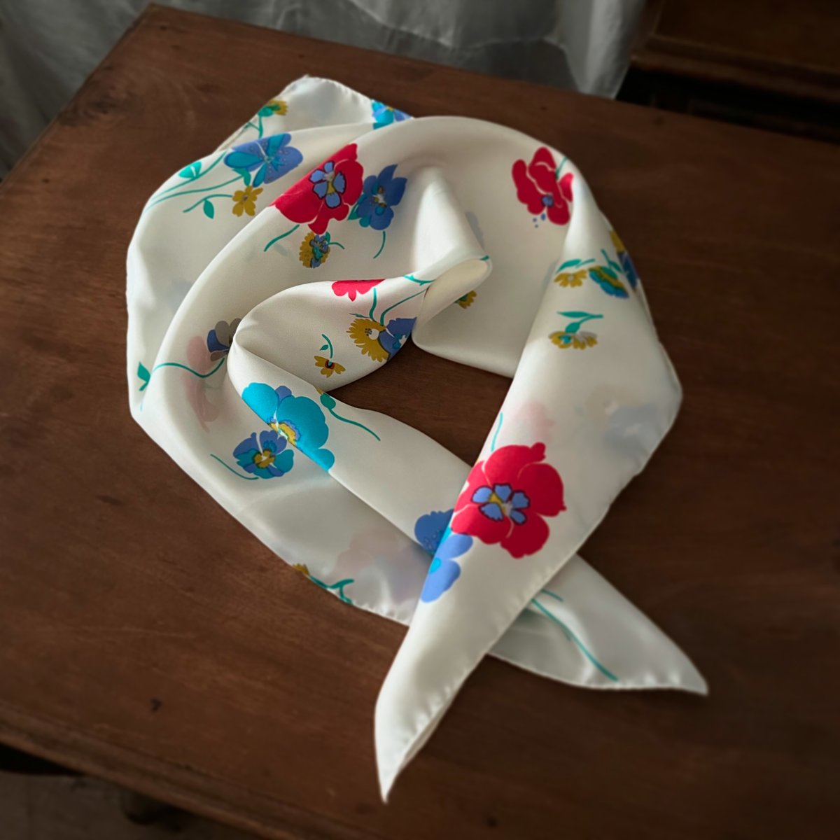 フランス製ヴィンテージ生地のシルクスカーフ（WHITE Floral