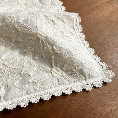 AOフローラルエンブロイダリーレースハンカチ（WHITE*IVORY）