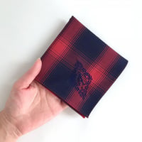 イニシャル刺繍チェックのハンカチ（NAVY*RED）
