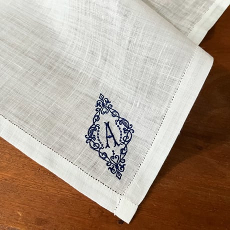 イニシャル刺繍リネンハンカチ（リネン亜麻100%）