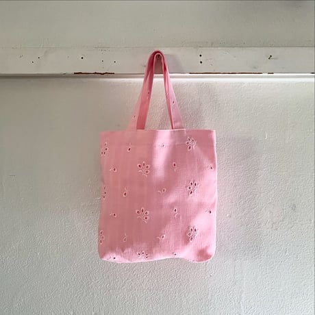 スイス製ヴィンテージ刺繍生地のトートバッグ（Meringue PINK） | SANDÉMEREEN