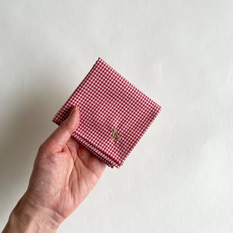 イニシャル刺繍ギンガムチェックの小さめハンカチ（RED*WHITE）