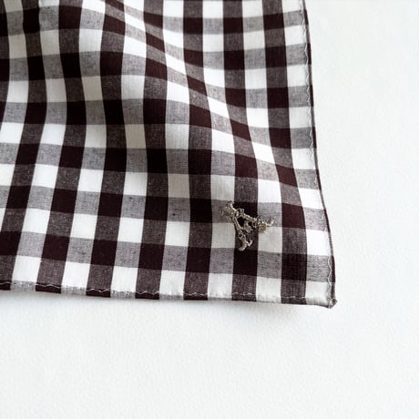 イニシャル刺繍ギンガムチェックの小さめハンカチ（DarkChocolate*WHITE）
