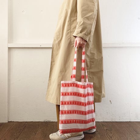 スイス製ヴィンテージ生地のシアートートバッグ（WHITE*RED）