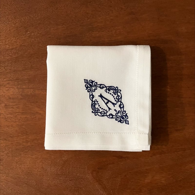 イニシャル刺繍コットンリネンハンカチ | YLINUM