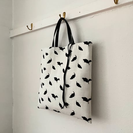 スイス製ヴィンテージ刺繍生地のLPトートバッグ（WHITE * BLACK Embroidery） | SANDÉMEREEN