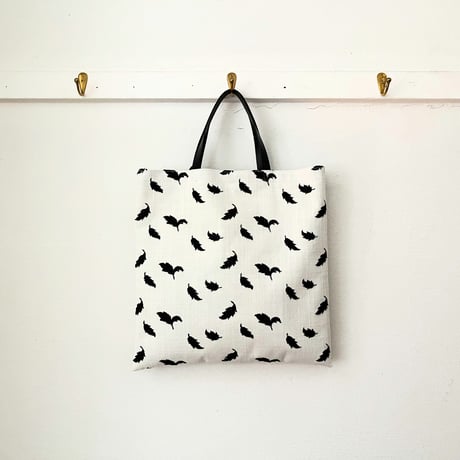 スイス製ヴィンテージ刺繍生地のLPトートバッグ（WHITE * BLACK Embroidery） | SANDÉMEREEN
