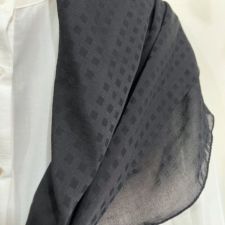 フランス製ヴィンテージ生地の大判シルクスカーフ（BLACK Square Jacguard） | SANDÉMEREEN