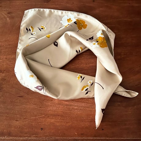 フランス製ヴィンテージ生地のプチシルクスカーフ（BEIGE Floral） | SANDÉMEREEN