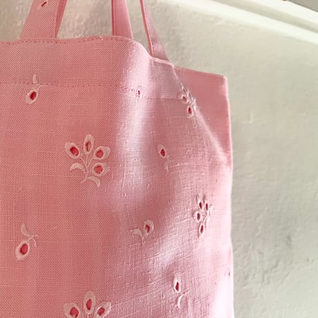 スイス製ヴィンテージ刺繍生地のトートバッグ（Meringue PINK） | SANDÉMEREEN