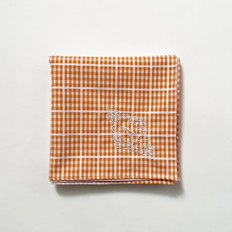 イニシャル刺繍ドビー織ギンガムチェックのハンカチ（ORANGE*WHITE）