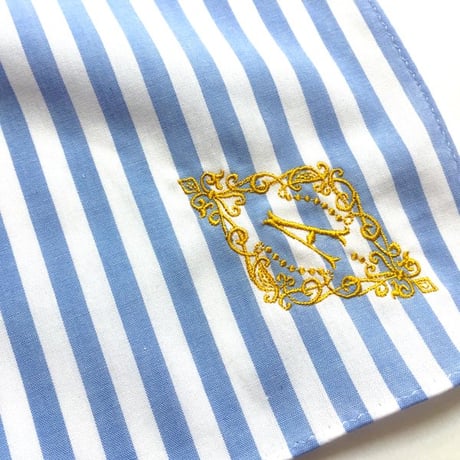 イニシャル刺繍ストライプのハンカチ（PALEBLUE*WHITE）