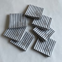 イニシャル刺繍ストライプの小さめハンカチ（WHITE*RustyNAVY）