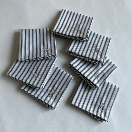 イニシャル刺繍ストライプの小さめハンカチ（WHITE*RustyNAVY）