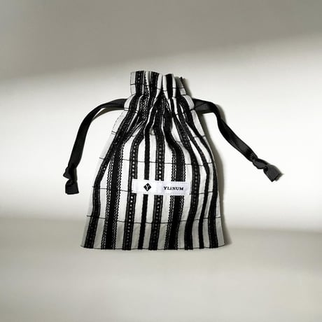 ドローストリングポーチ：ストライプエンブロイダリー（WHITE*BLACK）