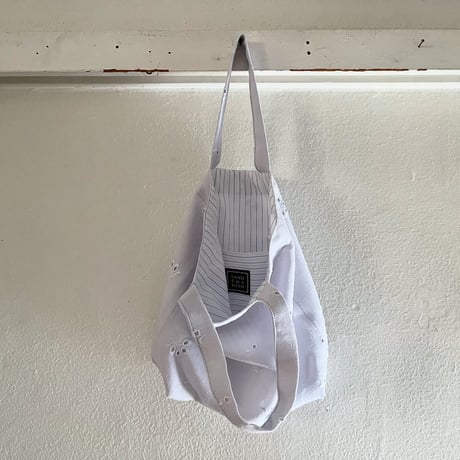 スイス製ヴィンテージ刺繍生地のトートバッグ（Mist GREY）| SANDÉMEREEN